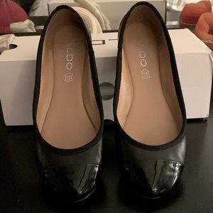 Aldo Ocaun black leather flats with Patent leather toe area